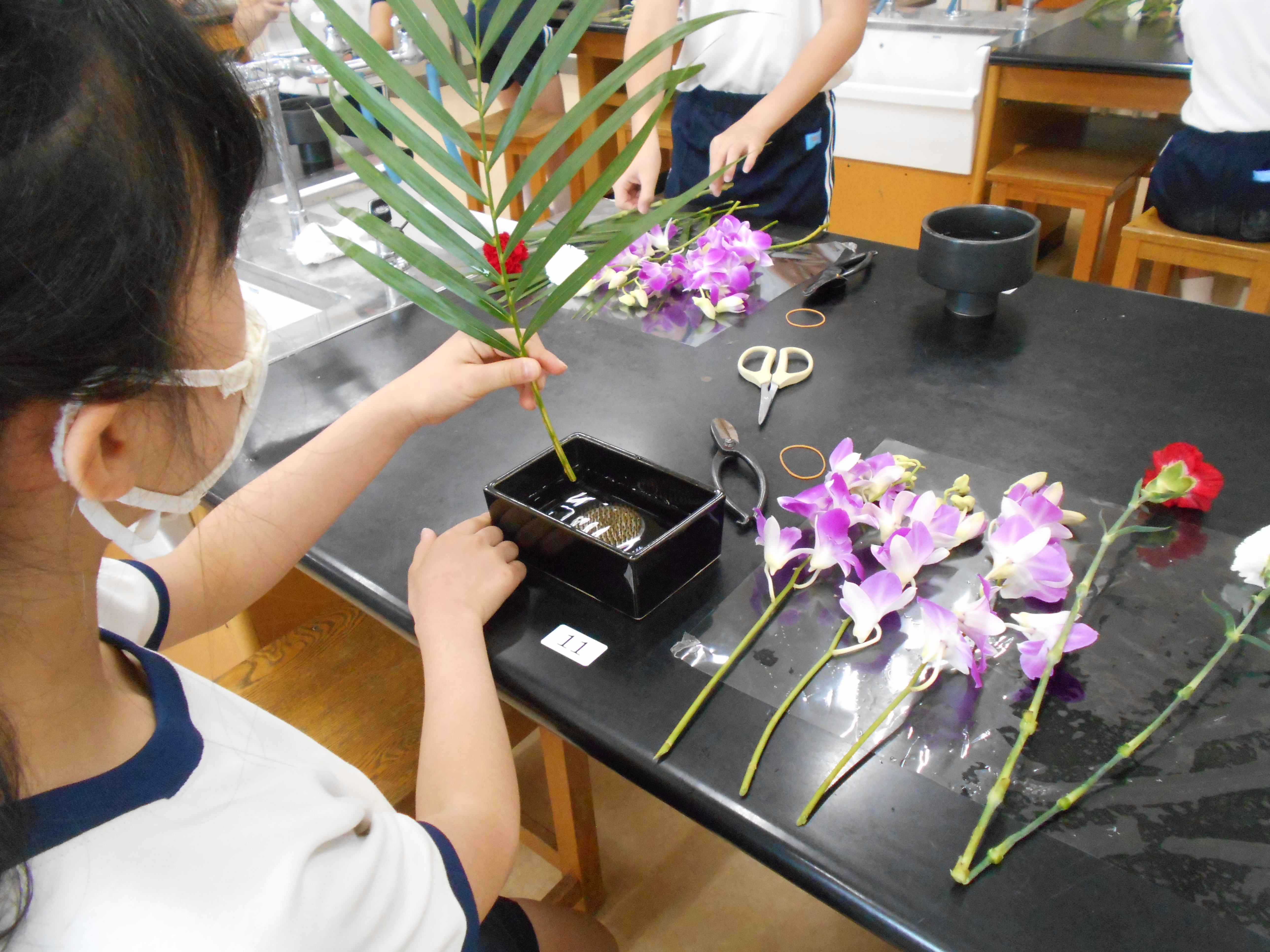 ４年生礼法 花を生ける お知らせ 城南学園小学校