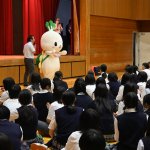 終業式にでたこん！