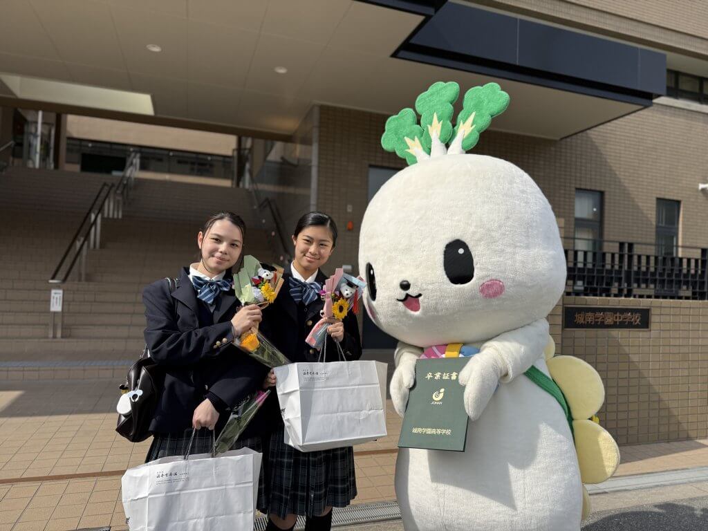 そつぎょうしき　に　でたこん！